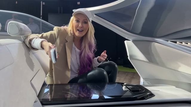 New Lincoln Model L100 Concept Has A Cinema Floor