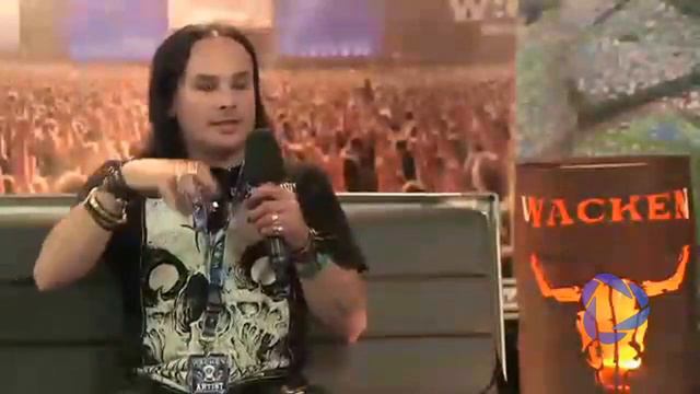Дэни Филт, вокалист Cradle Of Filth, говорит на французском языке. Dani Filth en français. смотреть онлайн