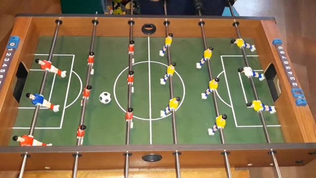 Играем в настольный футбол смотреть онлайн