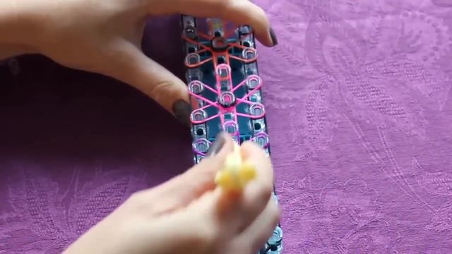 Оригинальный браслет из резинок RAINBOW LOOM смотреть онлайн