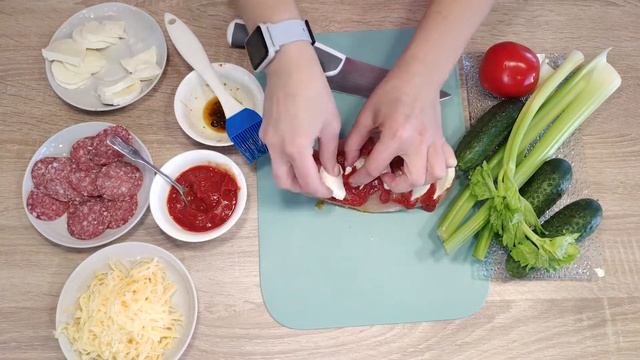 Куриное филе с салями и сыром в духовке. Вкусно, просто пальчики оближешь смотреть онлайн