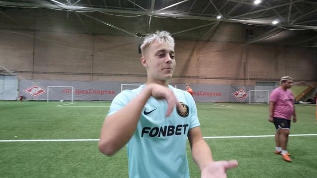 НЕ ЗАБИЛ ГОЛ - ПОЛУЧАЕШЬ ТЕННИСНЫМ МЯЧОМ ПО СПИНЕ! смотреть онлайн