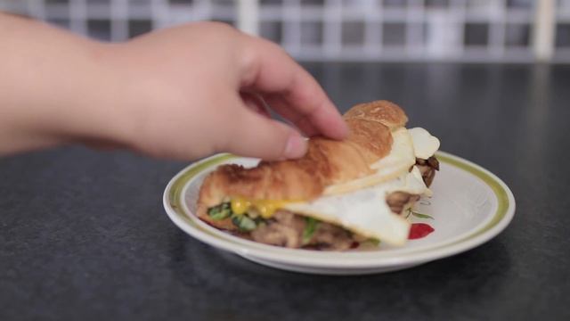 Vegetarian / Vegan Spinach & Mushroom Croissant Recipe смотреть онлайн
