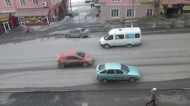 бешенная маршрутка набрала приличную скорость почти 80 км/ч прикол смотреть онлайн
