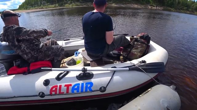 Переночевали в медвежьем углу! Хариус, щука, окунь, язь с одного места! Рыбалка на тажной речке. смотреть онлайн