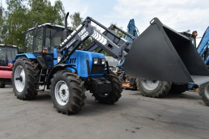 Трактор Мтз 1221.3 с погрузчиком Турс-2000