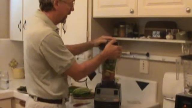Vita Mix 4500 Blender - Green Smoothie смотреть онлайн
