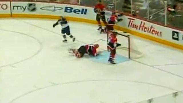 Slava Kozlov scores nice goal vs Senators (1 jan 2007) смотреть онлайн