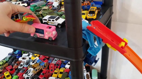 Hot Wheels Dream Camper против Автобуса. Обзор Hot Wheels 2021. Гонка Hot Wheels