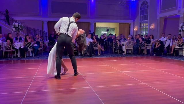 Can't Take My Eyes Off You Wedding Dance смотреть онлайн