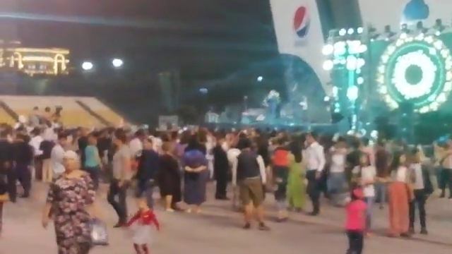 Узбекская группа Ялла на Фестивале еды и музыки смотреть онлайн