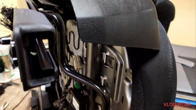 разбор автомобиля Мазда СХ-5 2017 года выпуска с выниманием сидений, снятием пластика, отстегивание смотреть онлайн