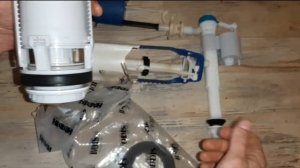 Замена арматуры слива туалета IDDIS