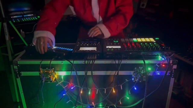 Jingle Bells Acid Bass (Roland MC-707, KORG KAOSS Replay, Donner B1) смотреть онлайн