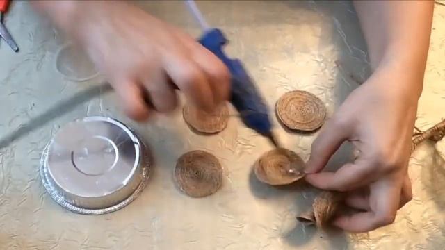 КАК сделать ЦВЕТЫ из ДЖУТА очень ПРОСТО и красиво .Джутовое рукоделие!!! смотреть онлайн