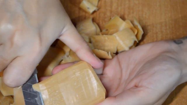 SLOW RELAXING SOFT SOAP cutting / Режу мягкое хозяйственное мыло смотреть онлайн