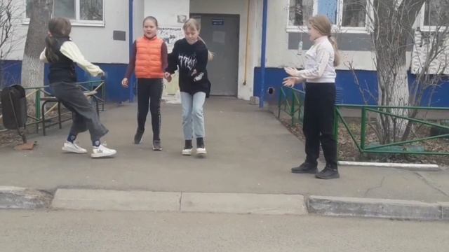 Танец от компании лучшие друзья ??(Полина,Арина,Яна,Даша) смотреть онлайн