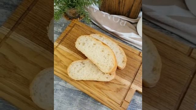 Гренки в дома - Крутых гренок, они хрустящие снаружи и мягкие внутри #Shorts смотреть онлайн