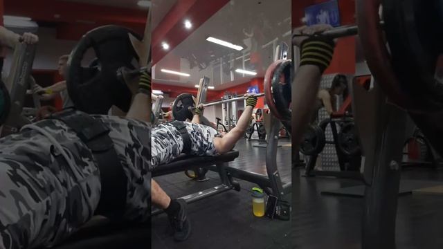 Жим штанги лежа иду на рекорд 130#1 смотреть онлайн