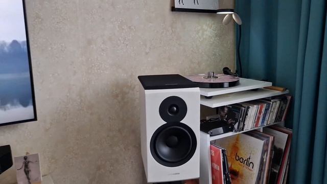 Low Roar на Dynaudio emit 20 new + Emotiva + Planar P1 смотреть онлайн
