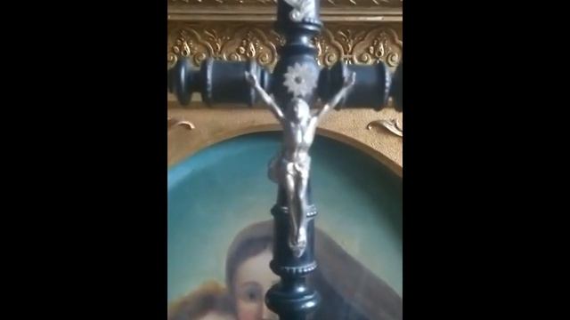 Антикварное алтарное распятие из эбонитового дерева со вставками из слоновой кости. Германия,18 век смотреть онлайн
