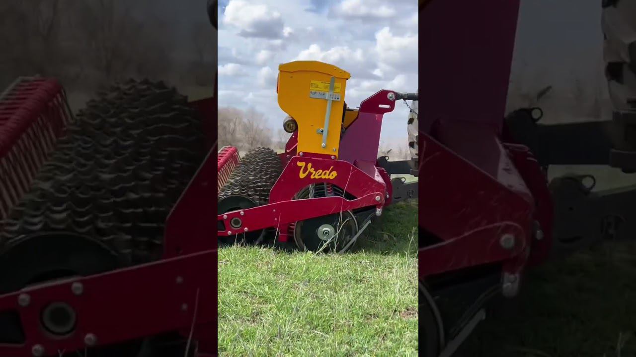 Пастбищная луговая травяная сеялка Vredo утюжит смотреть онлайн