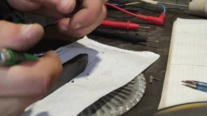 Експеремент режем ферритовый магнит.