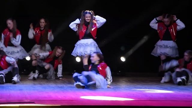 Современная хореография / Номер "Первоклашки" смотреть онлайн