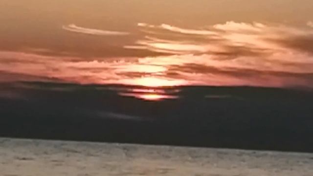 Море, волны, ветер, чайки и закат смотреть онлайн