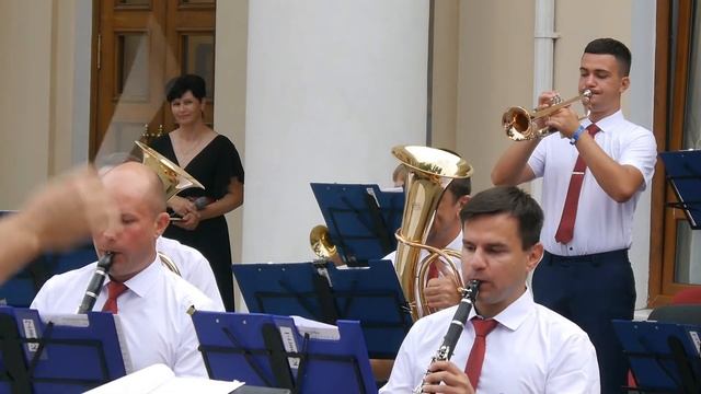 Ты идёшь (Галисес). Пятницкий духовой оркестр "Ника" смотреть онлайн