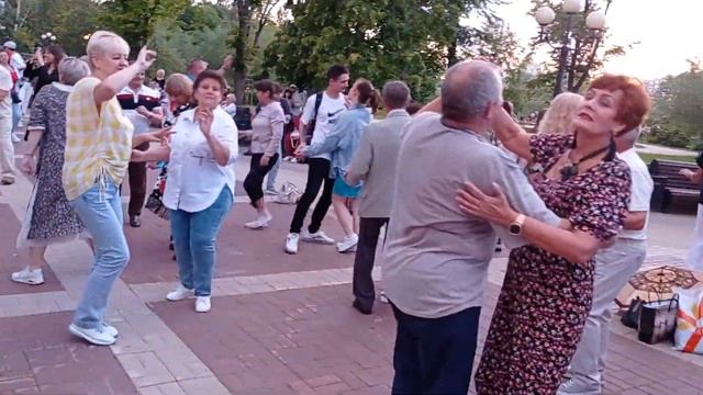 Букет из белых роз. 15.07.23. смотреть онлайн