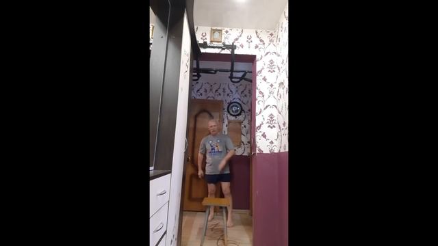 В.Н.Крючков. Отработка ударов ногами с использованием табурета смотреть онлайн