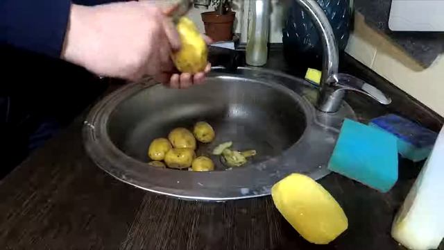 ЛУЧШИЙ СПОСОБ ЧИСТИТЬ КАРТОШКУ! ЭКСКЛЮЗИВ!