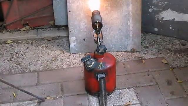 Универсальная паяльная лампа - бензин, солярка.-часть 2 смотреть онлайн