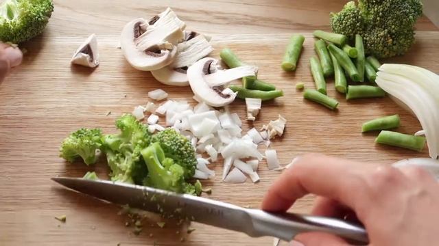 Паста из цукини, баклажана, болгарского перца, моркови, спаржи с ароматными травами чесноком и луко смотреть онлайн