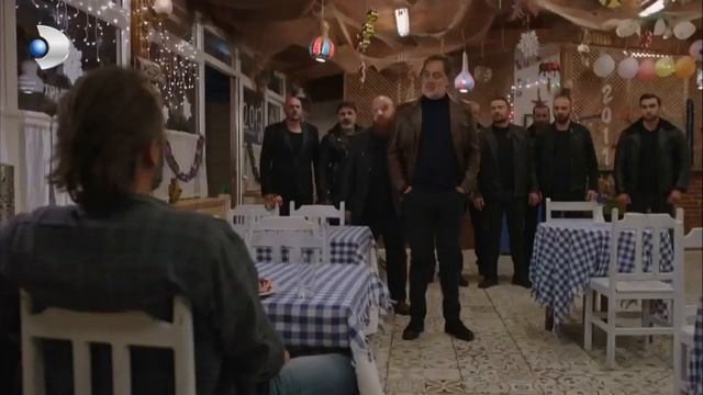 Ferdi, Kelebek'i Dövmek İçin Para Vermeye Hazır! - Bodrum Masalı Özel Klip смотреть онлайн