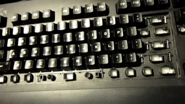 Logitech G213 keyboard key removal for cleaning. EASY!