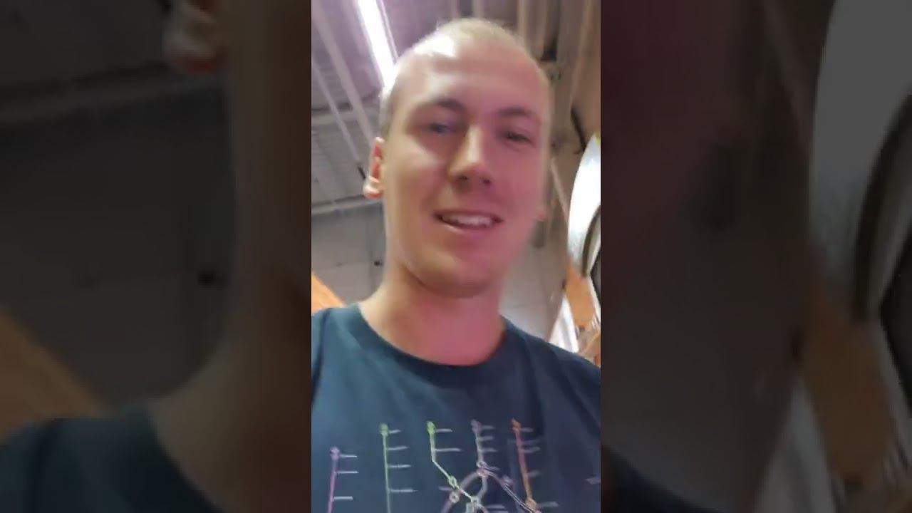 Посетили магазинчик при Московской пивоваренной компании. смотреть онлайн