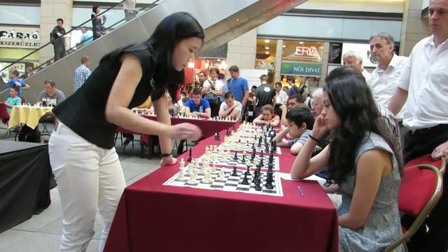 GM Hoang Thanh Trang 'Simul' Budapest - Ashley Chess Girl смотреть онлайн