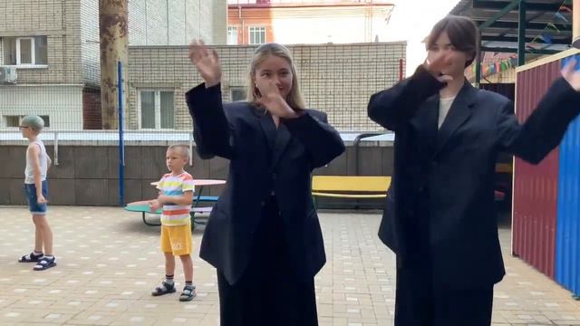 Компания "Счастливое детство production" представляет ... смотреть онлайн