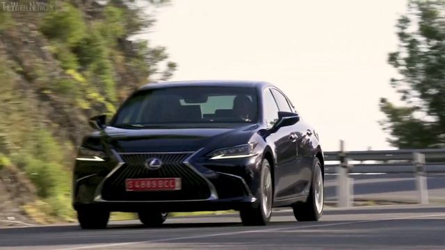 2019 Lexus RC 300h and 2019 Lexus ES 300h (EU Spec) смотреть онлайн