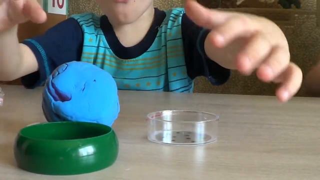 СЛАЙМ? 😱СМЕШИВАЕМ МЯГКИЙ ПЛАСТИЛИН И ЖВАЧКУ ДЛЯ РУК😮 смотреть онлайн