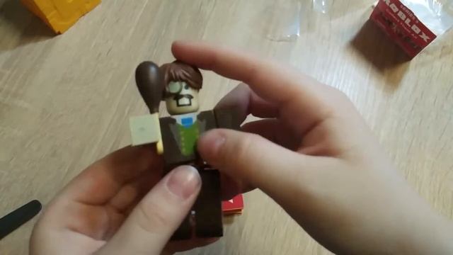 ROBLOX КУБ. Распаковка. Коллекционная фигурка смотреть онлайн