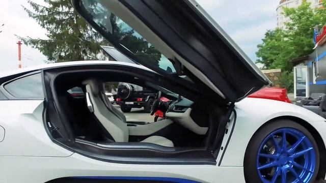 BMW I8