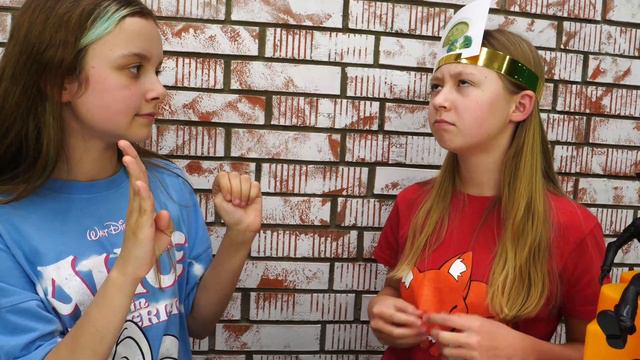УГАДАЙКА Челлендж: КАКАЯ Я ЕДА? Лучшие подружки и куклы устроили Challenge . Видео для девочек смотреть онлайн