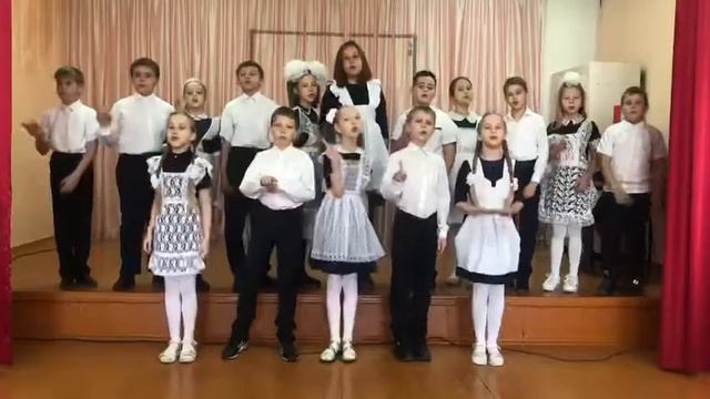 МБОУ СОШ 25, 4 Б класс хор «Лучики», песня «Милая мама» смотреть онлайн