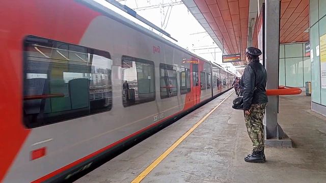 ЭС2Г-046 "Ласточка" прибывает на станцию Нижегородская(МЦК) смотреть онлайн