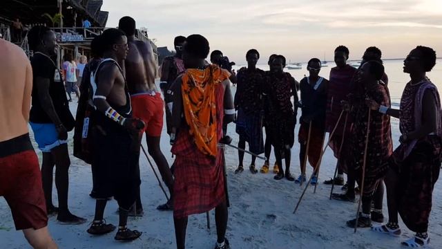Nungwi Zanzibar Tanzania У масаи можно купить сувениры их племени: бусы, статуэтки из камня и дерев смотреть онлайн