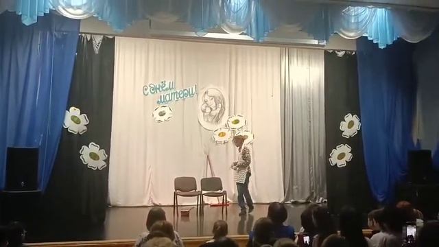 Юмористическая сценка «Мама» на День матери (школьная). 9Г смотреть онлайн