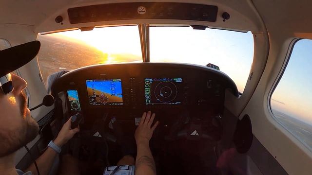 My first SOLO FLIGHT!! Flying the pattern at W. Houston Airport KIWS. смотреть онлайн